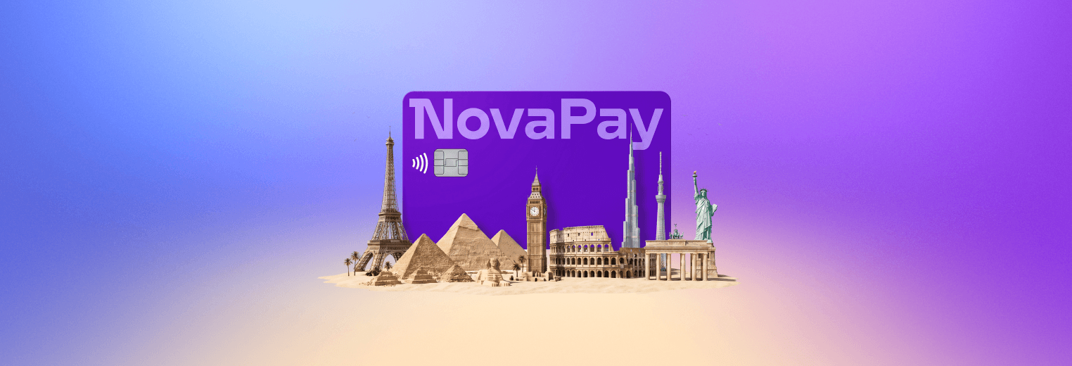 Фіолетова картка NovaPay із зображеннями всесвітньо відомих пам’яток, таких як Ейфелева вежа, піраміди, Біг-Бен, Колізей, Бурдж-Халіфа та Статуя Свободи, на фоні з градієнтом фіолетового та синього кольорів.