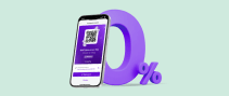 Смартфон, на екрані якого відображається QR-код та вікно оплати, стоїть поруч із великим фіолетовим символом 0% на світло-зеленому тлі.